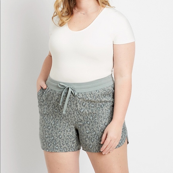 Maurices Pants - Maurices Leopard Print Olive Short NWT Size 22W
